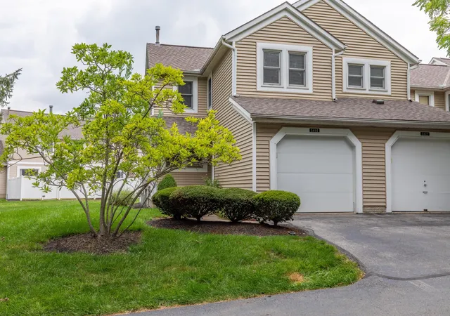 Listing Photo 3 - Condo for sale in building located at 5814 Elmbridge Ln, Dublin, OH 43016
