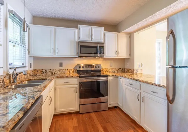 Listing Photo 4 - Condo for sale in building located at 5814 Elmbridge Ln, Dublin, OH 43016