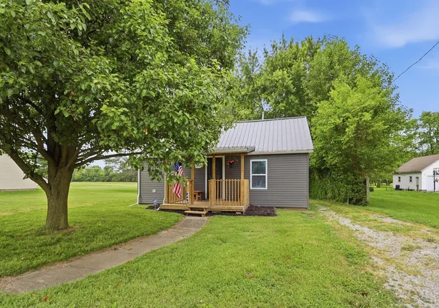 3rd image of 249 W Mound St, South Charleston, OH 45368 | MLS# 226021102