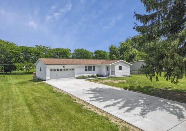 Photo 2 of Single family home for sale at 125 Ashcraft Dr, Granville, OH 43023 | MLS# 226021307 | Listing updated on 2026-07-29