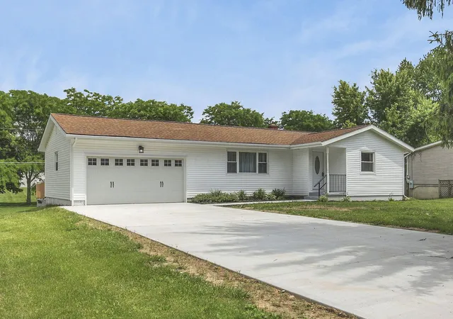 Photo 3 of Single family home for sale at 125 Ashcraft Dr, Granville, OH 43023 | MLS# 226021307 | Listing updated on 2026-07-29