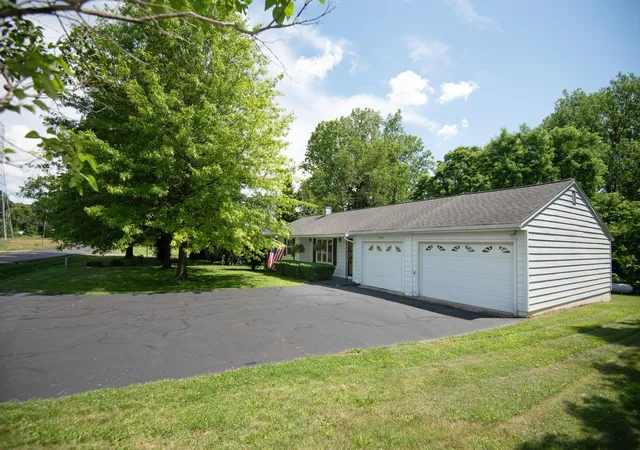 Photo 3 of Single family home for sale at 10950 Mount Vernon Rd, Utica, OH 43080 | MLS# 226022543 | Listing updated on 2026-09-24