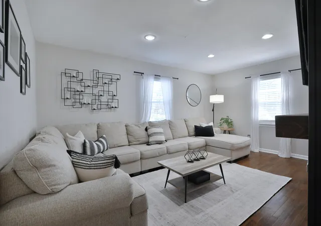 3rd image of 588 Chatham Rd, Columbus, OH 43214 | MLS# 226021163