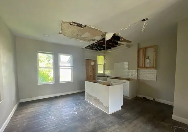 Photo 3 of Sale Pending at 812 E Whittier St, Columbus, OH 43206 | MLS# 226021166 | Listing updated on 2026-10-09
