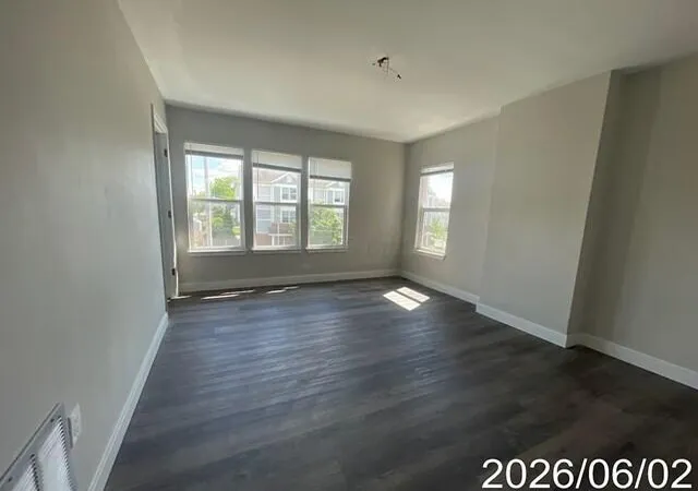 Photo 4 of Sale Pending at 812 E Whittier St, Columbus, OH 43206 | MLS# 226021166 | Listing updated on 2026-10-09