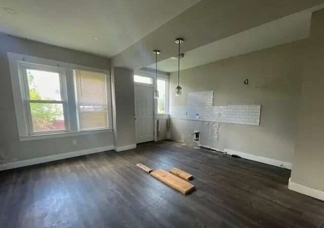 Photo 3 of Sale Pending at 816 E Whittier St, Columbus, OH 43206 | MLS# 226021172 | Listing updated on 2026-10-09