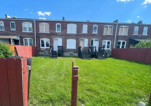 2nd image of 818 E Whittier St, Columbus, OH 43206 | MLS# 226021174