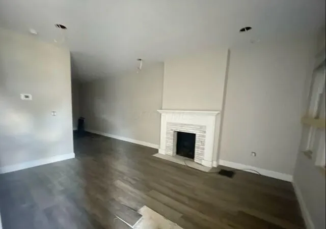 3rd image of 818 E Whittier St, Columbus, OH 43206 | MLS# 226021174