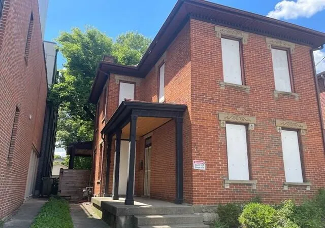 Photo 2 of Single family home for sale at 915 N 4th Street, Columbus, OH 43201 | MLS# 226021181 | Listing updated on 2026-09-07