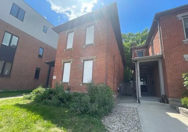 Photo 3 of Single family home for sale at 915 N 4th Street, Columbus, OH 43201 | MLS# 226021181 | Listing updated on 2026-09-17