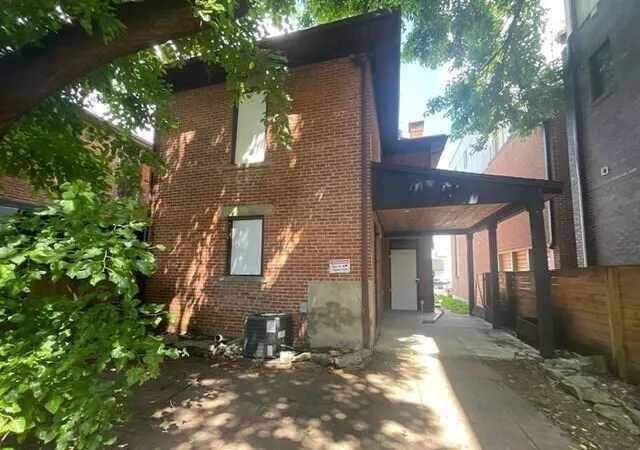 Photo 3 of Single family home for sale at 915 N 4th Street, Columbus, OH 43201 | MLS# 226021181 | Listing updated on 2026-10-26