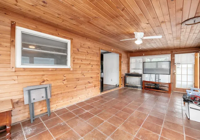 Photo 4 of Single family home for sale at 626 Heisley Dr, Columbus, OH 43207 | MLS# 226021446 | Listing updated on 2026-08-11