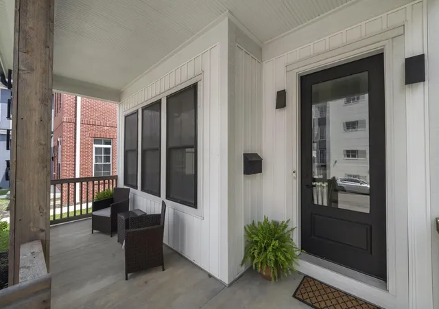Photo 3 of Single family home for sale at 1215 Oak St, Columbus, OH 43205 | MLS# 226021411 | Listing updated on 2026-10-08