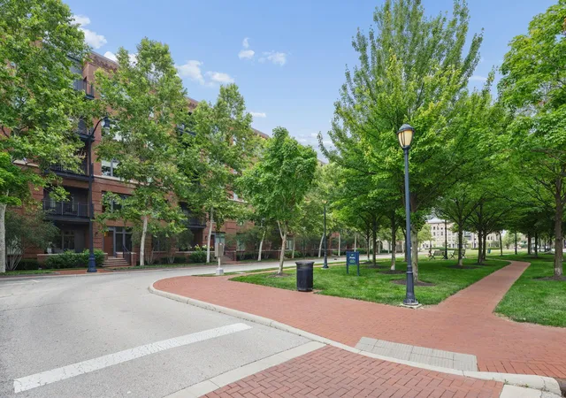 Listing Photo 2 - Condo for sale in building located at 828 Bobcat Ave, Grandview Heights, OH 43212 - Unit #207
