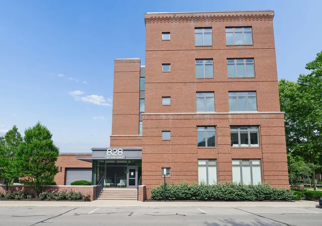 2nd image of 828 Bobcat Ave, Columbus, OH 43212