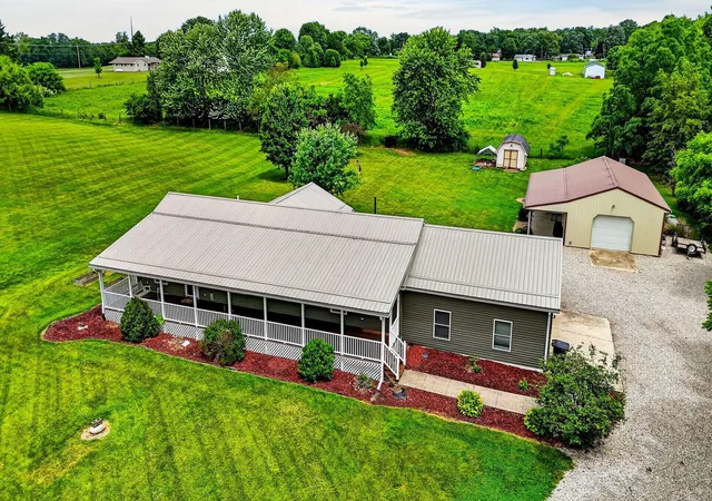 Homes for sale in Circleville, OH | 7096 Warner Huffer Rd, Circleville, OH 43113 | MLS# 226021432