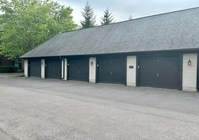 Listing Photo 2 - Condo for sale in building located at 6051 Craughwell Ln, Dublin, OH 43017