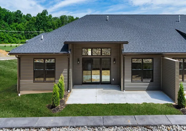 Listing Photo 2 - Condo for sale in building located at 3436 Jamestown Dr, Zanesville, OH 43701 - Unit #