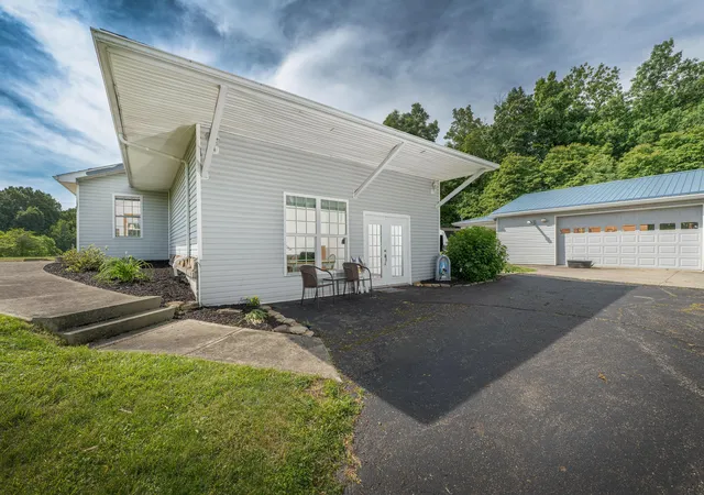 Homes for sale in Utica, OH | 12345 Pleasant Valley Rd Ne, Utica, OH 43080 | MLS# 226021538