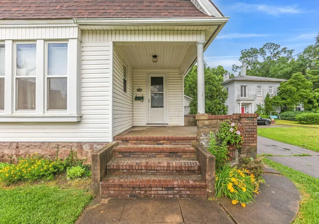 Homes for sale in Newark, OH | 574 Mount Vernon Rd, Newark, OH 43055 | MLS# 226021635