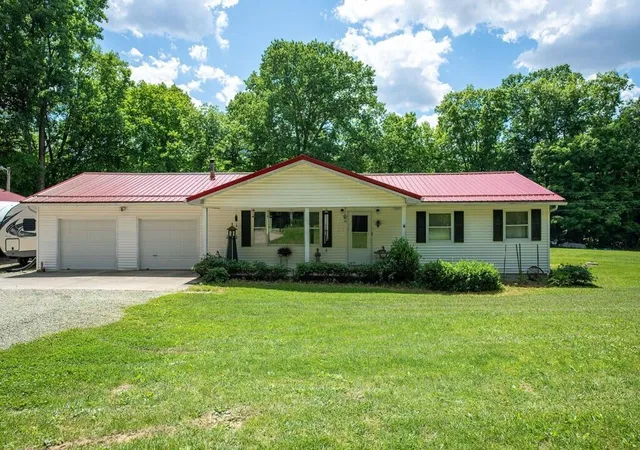 Homes for sale in Chillicothe, OH | 59 Lakewood Dr, Chillicothe, OH 45601 | MLS# 226021507