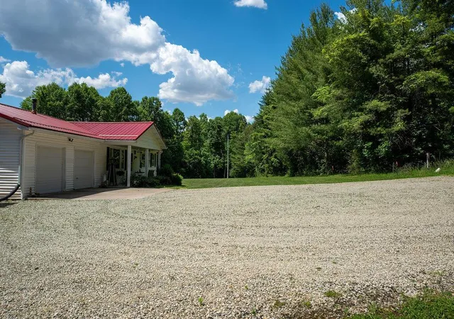 Homes for sale in Chillicothe, OH | 59 Lakewood Dr, Chillicothe, OH 45601 | MLS# 226021507