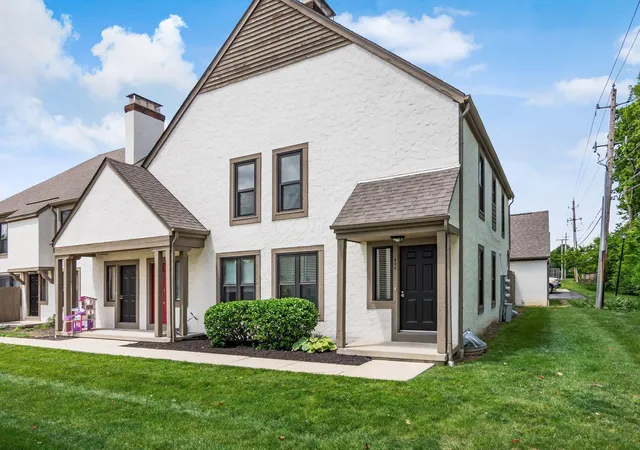 Homes for sale in Dublin, OH | 406 Edinburgh Rd, Dublin, OH 43017 | MLS# 226021567