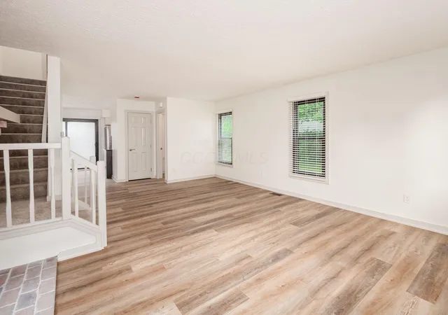 4th image of 406 Edinburgh Rd, Dublin, OH 43017 | MLS# 226021567