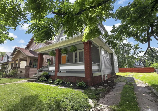 Photo 3 of Single family home for sale at 1423 Kenmore Rd, Columbus, OH 43211 | MLS# 226021646 | Listing updated on 2026-09-11