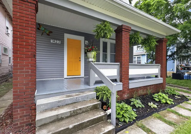 Photo 4 of Single family home for sale at 1423 Kenmore Rd, Columbus, OH 43211 | MLS# 226021646 | Listing updated on 2026-09-11