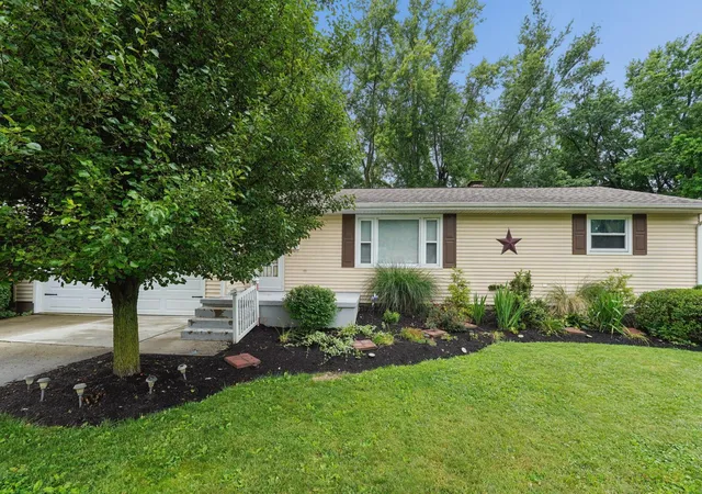 Homes for sale in Lancaster, OH | 1909 N Columbus St, Lancaster, OH 43130 | MLS# 226021680