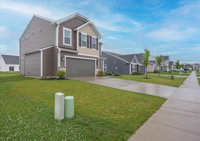 2nd image of 1220 Timber Glen Dr, Wilmington, OH 45177 | MLS# 226021717