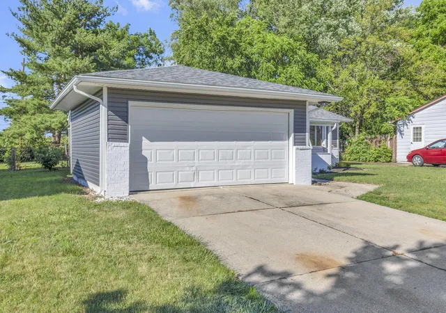 Photo 3 of Single family home for sale at 5194 Hacket Dr, Columbus, OH 43232 | MLS# 226021720 | Listing updated on 2026-07-28