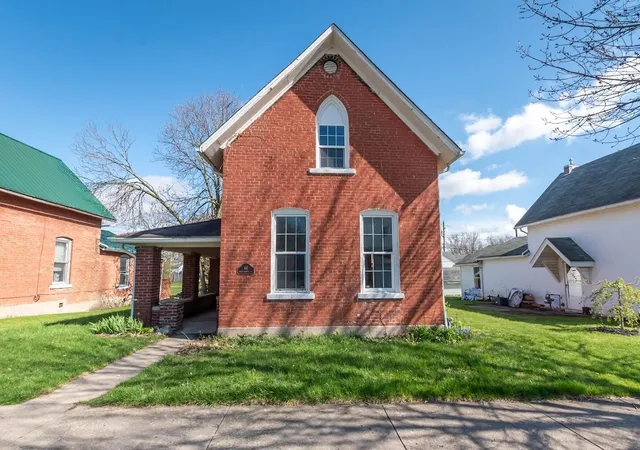 Homes for sale in London, OH | 64 W Center St, London, OH 43140 | MLS# 226021692