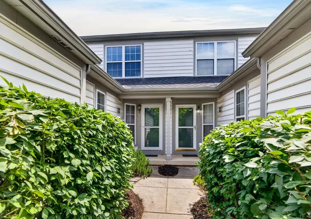 Listing Photo 3 - Condo for sale in building located at 5354 Bethel Park Dr, Columbus, OH 43235