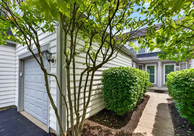 Listing Photo 4 - Condo for sale in building located at 5354 Bethel Park Dr, Columbus, OH 43235