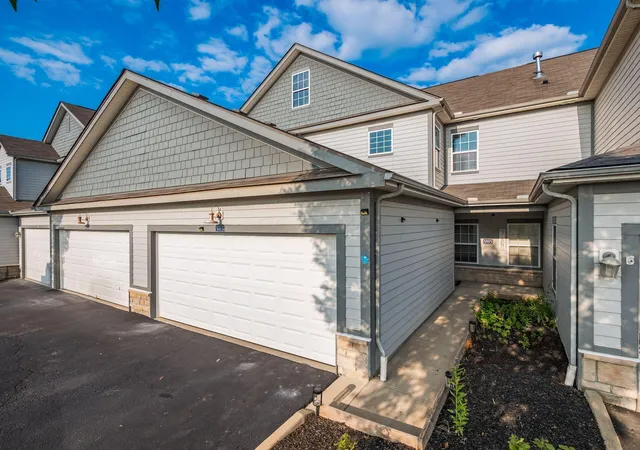 Homes for sale in Lewis Center, OH | 5915 Blackbird Wy, Lewis Center, OH 43035 | MLS# 226021736