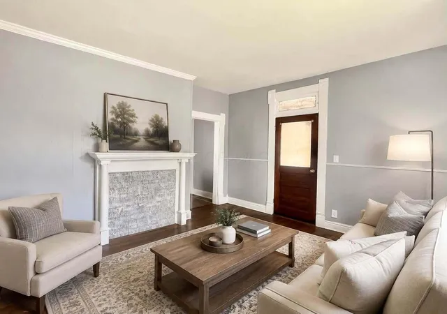Photo 4 of Sale Pending at 1225 E Chestnut St, Lancaster, OH 43130 | MLS# 226021754 | Listing updated on 2026-09-14
