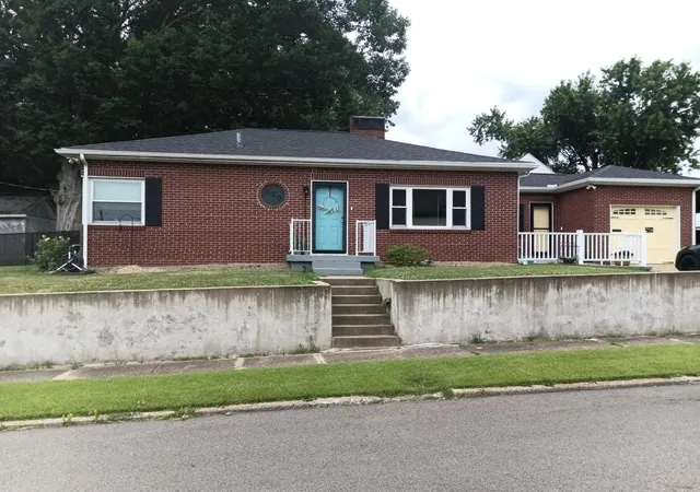 Homes for sale in Zanesville, OH | 620 Jacobs St, Zanesville, OH 43701 | MLS# 226021764