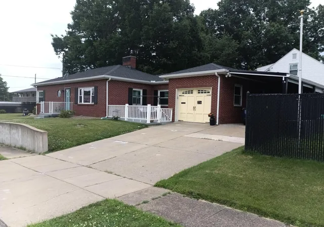 Homes for sale in Zanesville, OH | 620 Jacobs St, Zanesville, OH 43701 | MLS# 226021764