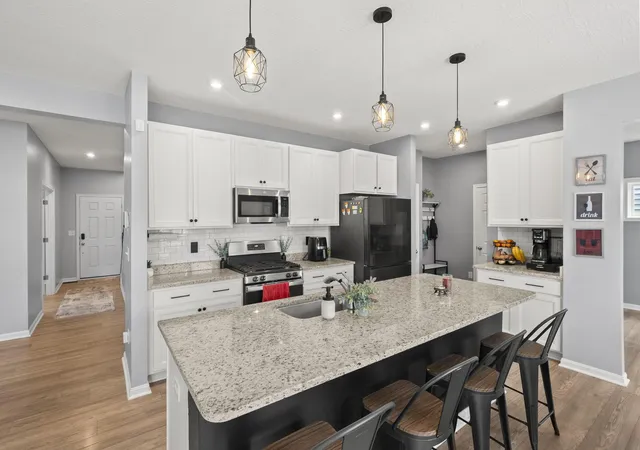 4th image of 1059 Honeycomb Ln, Grove City, OH 43123 | MLS# 226021805