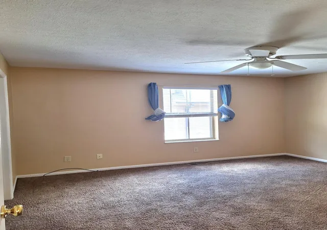 Listing Photo 2 - Condo for sale in building located at 18 W Russell St, Columbus, OH 43215 - Unit #