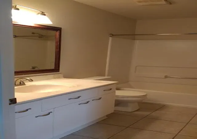 Listing Photo 5 - Condo for sale in building located at 18 W Russell St, Columbus, OH 43215