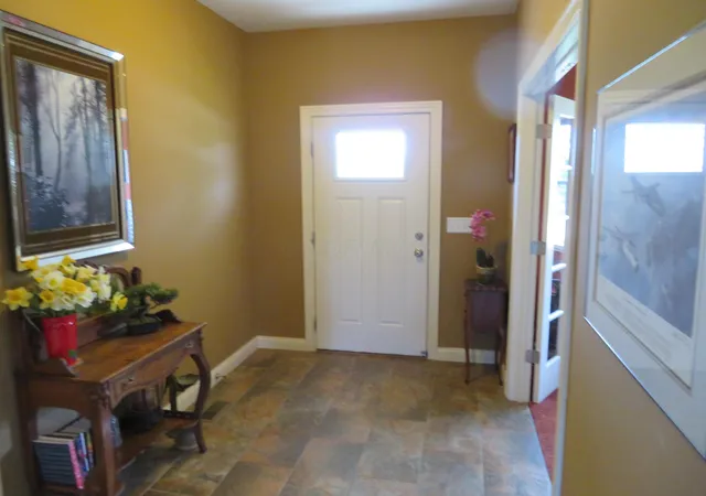 Photo 3 of Single family home for sale at 945 Farmington Ln, Delaware, OH 43015 | MLS# 226022108 | Listing updated on 2026-08-31