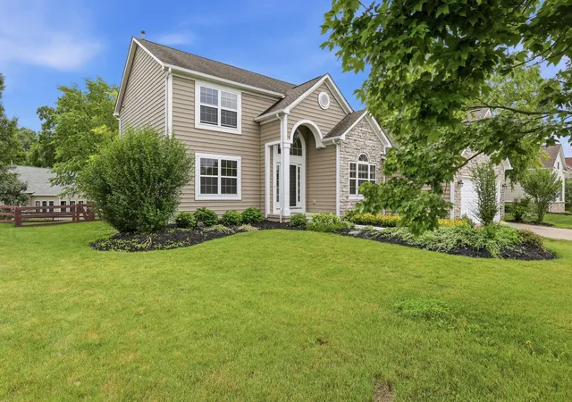 Photo 2 of Single family home for sale at 2830 Abbey Knoll Dr, Lewis Center, OH 43035 | MLS# 226021852 | Listing updated on 2026-09-10