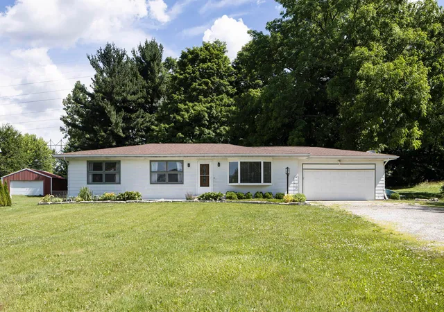 Homes for sale in Pataskala, OH | 72 Lake Dr Sw, Pataskala, OH 43062 | MLS# 226022385