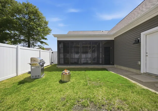 Listing Photo 2 - Condo for sale in building located at 5611 Jessica Ln W, Powell, OH 43065