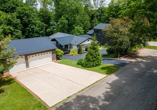 Homes for sale in Howard, OH | 229 Green Valley Dr, Howard, OH 43028 | MLS# 226021869