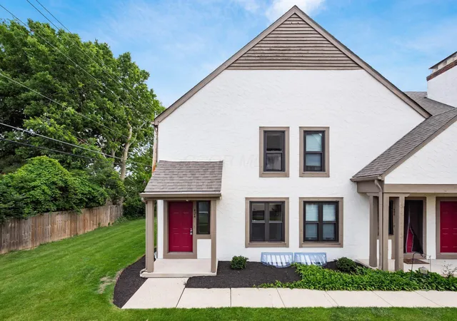 Homes for sale in Dublin, OH | 424 Edinburgh Rd, Dublin, OH 43017 | MLS# 226022022