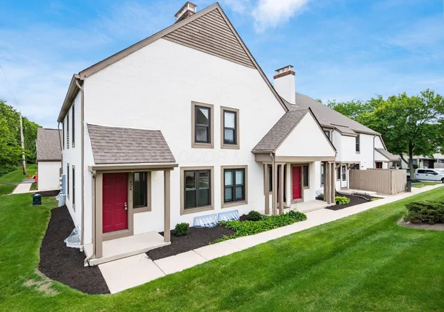 Homes for sale in Dublin, OH | 424 Edinburgh Rd, Dublin, OH 43017 | MLS# 226022022
